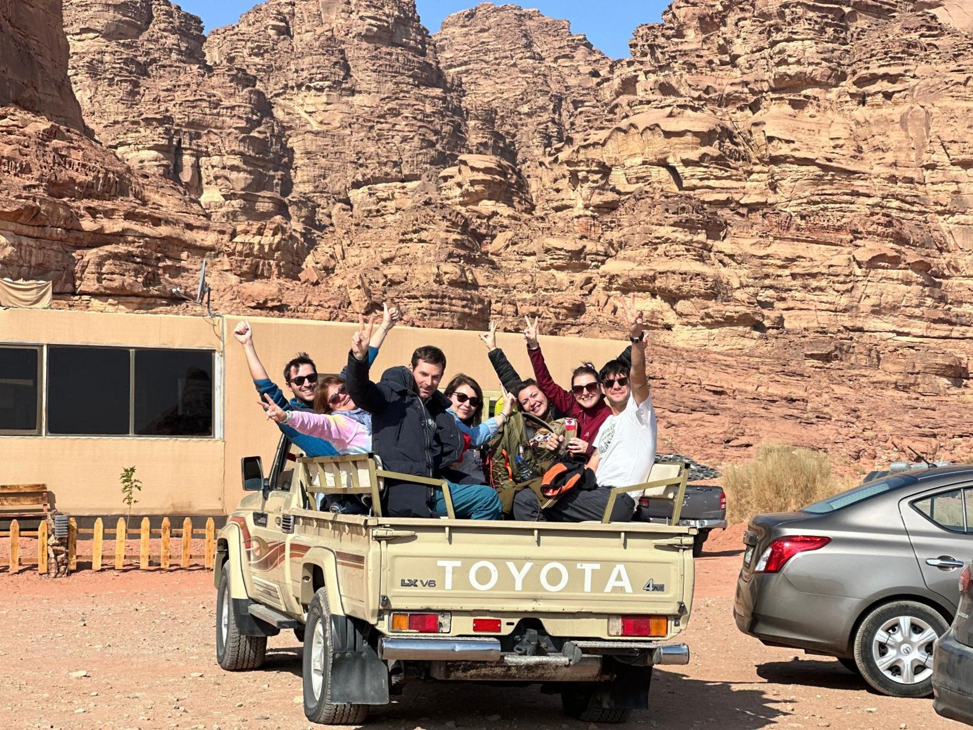 Wadi Rum Sunset Camp エクステリア 写真